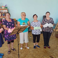 Активные будни получателей социальных услуг: парафиновые ванны для рук, зарядка на свежем воздухе, рукоделие и парафинотерапия